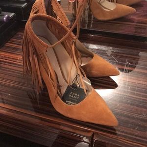 Pointed camel heels